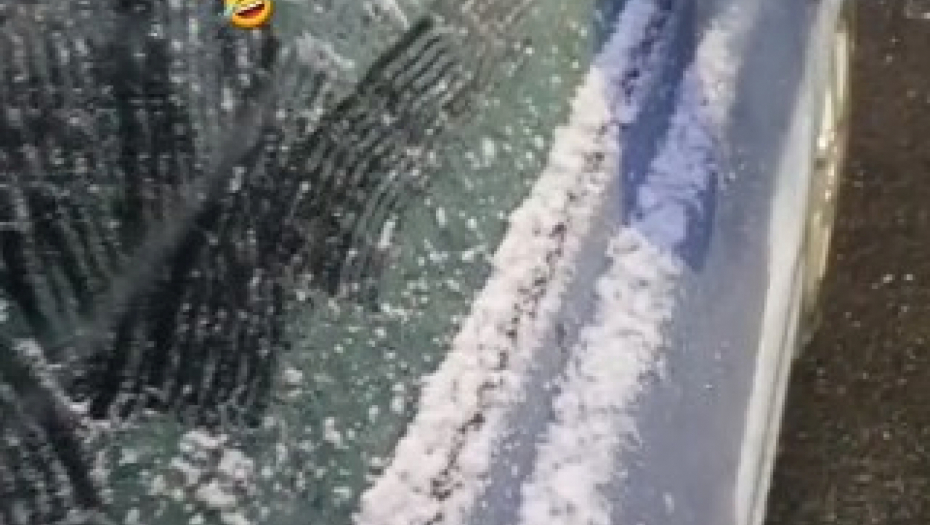 Ceo život pogrešno koristite strugalicu za led na šoferki, evo kako zapravo treba (VIDEO)
