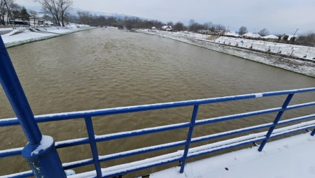 PRVE SLIKE SA LICA MESTA Ovo je brana sa koje je mlađa žena skočila u Zapadnu Moravu (FOTO)