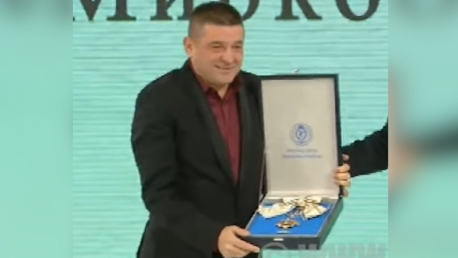 ZA IZUZETNE ZASLUGE PREMA DRŽAVI Baja Mali Knindža odlikovan Ordenom Njegoša prvog reda