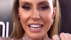 PANIKA NA DODELI ZLATNOG GLOBUSA Novinarka "pala" na kolena čim je shvatila da joj nedostaje skupoceni detalj, Instagram se digao na noge!