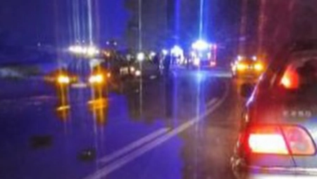 LANČANI UDES NA IBARSKOJ, VATROGASCI IZVLAČE JEDNOG ZAROBLJENOG Udes se desio u 17:16
