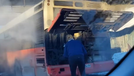 BOSANCI PREŠLI IGRICU - KRENULI ZA NEMAČKU U KRŠU OD AUTOBUSA , ZAUSTAVILI IH ČIM SU PREŠLI GRANICU "Ovo je olupina, ovi ljudi će da poispadaju!"