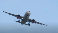 DRAMA NA NEBU! Dramatičan snimak sletanja aviona, sevale varnice