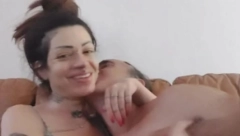 DUNJA ILIĆ LJUBI 16 GODINA STARIJEG MUŠKARCA Pevačica se prepustila strastima, procurele intimne fotke iz spavaće sobe