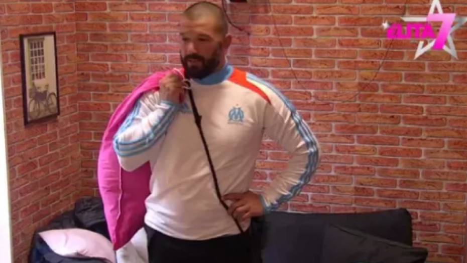 SVAKO ODGOVARA ZA SVOJE POSTUPKE! Žena Nikola Lakića zapenila od besa, direktno mu se obratila nakon skandaloznog poteza!
