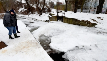 LEKARI HITNE POMOĆI IMAJU PUNE RUKE POSLA Ljudi padaju kao pokošeni