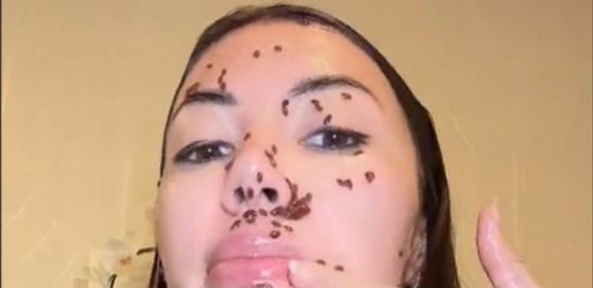 OVA MASKA JE ZALUDELA CEO TIKTOK Ima samo dva sastojka i zovu je prirodni botoks