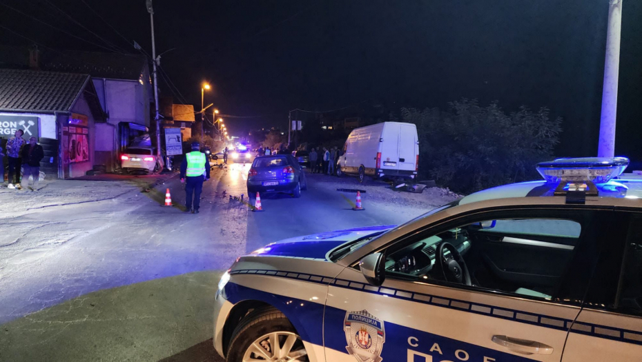 VOZAČ ZASPAO ZA VOLANOM? Saobraćajna nesreća na Voždovcu, autobus naleteo na automobile