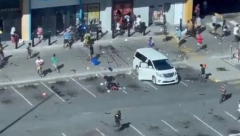 DRAMA U PAPUA NOVOJ GVINEJI Najmanje osmoro mrtvih u neredima (VIDEO)