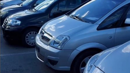 PARKIRAO BESNA KOLA, A ONA MU SE POPELA NA HAUBU PA IZVRŠILA NUŽDU! Ovo nema ni na filmu!
