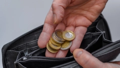 ISPLATA NAKNADE ZA STARIJE OSOBE POČINJE 16. AVGUSTA Broj korisnika i dalje raste