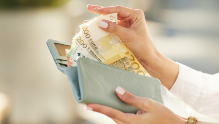 KOLIKE PLATE TRAŽE SEZONCI? Niko neće da radi ispod 1.000 evra, a ove kategorije plaćaju skoro duplo više