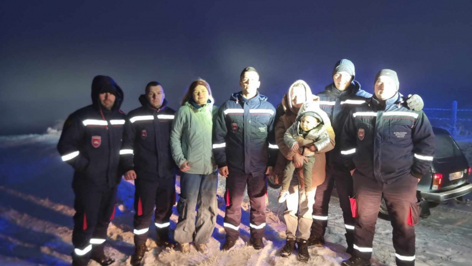 DRAMA KOD BIJELOG POLJA, MAJKA I DVOJE DECE ZAVEJANI U SNEGU Vatrogasci izvlačili hrabre ruske državljane