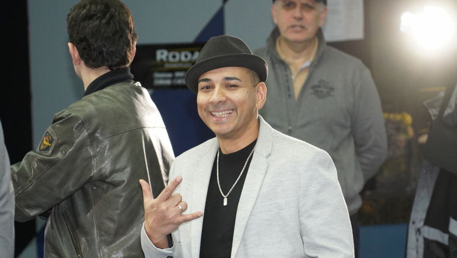 ODRŽANA PROMOCIJA DŽEJEVOG FILMA "NEDELJA" Husa se pojavio sa 25 godina mlađom suprugom, Andrea sve zasenila izgledom!