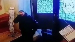 SRAMNO Lopov odneo ikonu Bogorodice iz crkve, pa zažalio (VIDEO)