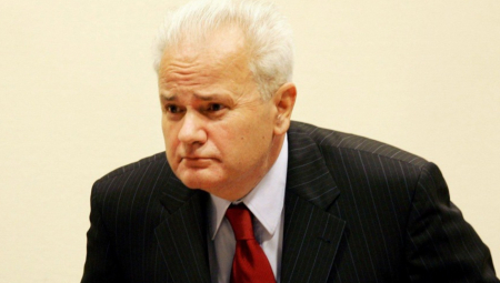 NA DANAŠNJI DAN PRE 18 GODINA UMRO SLOBODAN MILOŠEVIĆ Njegove reči policajcu koji ga je vodio u Hag još uvek se pamte