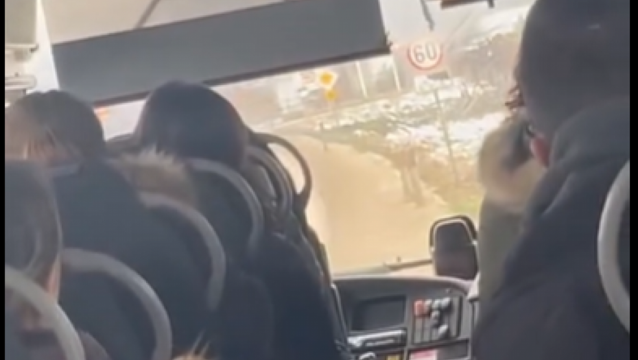 DRAMA U SOPOTSKOM AUTOBUSU Muškarac se predstavio kao policajac, pa divljao! Putnici koji su išli za BG se prestravili