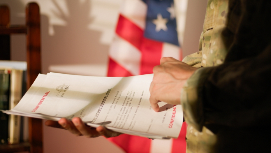 AMERIČKI OBAVEŠTAJAC PRODAO VOJNE TAJNE ZA 42.000 DOLARA "Među njima su bile i one o sukobu Ukrajine i Rusije"