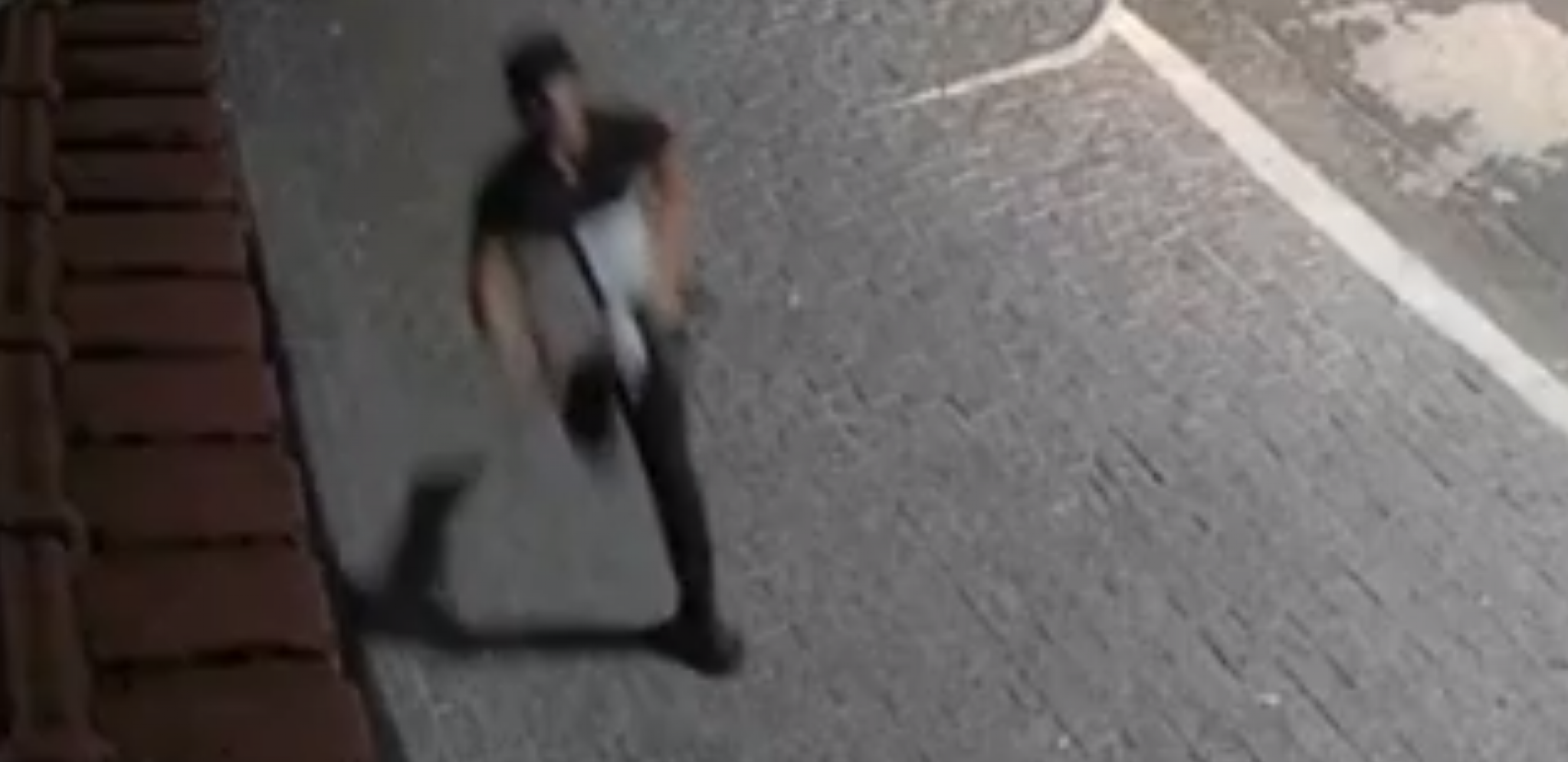 POGLEDAJTE! OVO JE PRAVI UBICA ŠKALJARCA IZ PANČEVA Kamere ga snimile kako trči sa pištoljem (VIDEO)