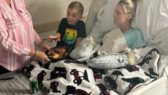 OVO JE NAJBOLNIJA I NAJDIRLJIVIJA SLIKA KOJU STE IKAD VIDELI Majci amputirane ruke i noge, a sin... HEROJ MALI