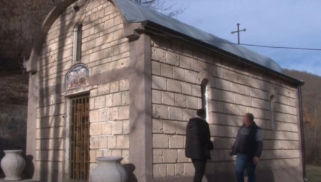 SRBI ŽIVE U STRAHU, OBIJENA CRKVA NA KiM JE SAMO KAP KOJA PRELIVA ČAŠU "Osećamo se nebezbedno jer..."