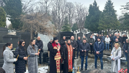 CECA I ANASTASIJA NEME OD BOLA Potresne scene na Novom groblju, prišle spomeniku i uradile ovo, Veljko ne može da sakrije tugu
