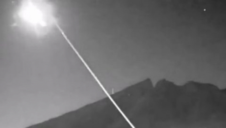 UZNEMIRUJUĆE EKSPLOZIJE Na nebu misteriozna vatrena lopta (VIDEO)
