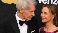 SVI SU GLEDALI U NJIH, A ON SAMO U NJU Harison Ford i njegova 22 godine mlađa supruga plakali na dodeli nagrada