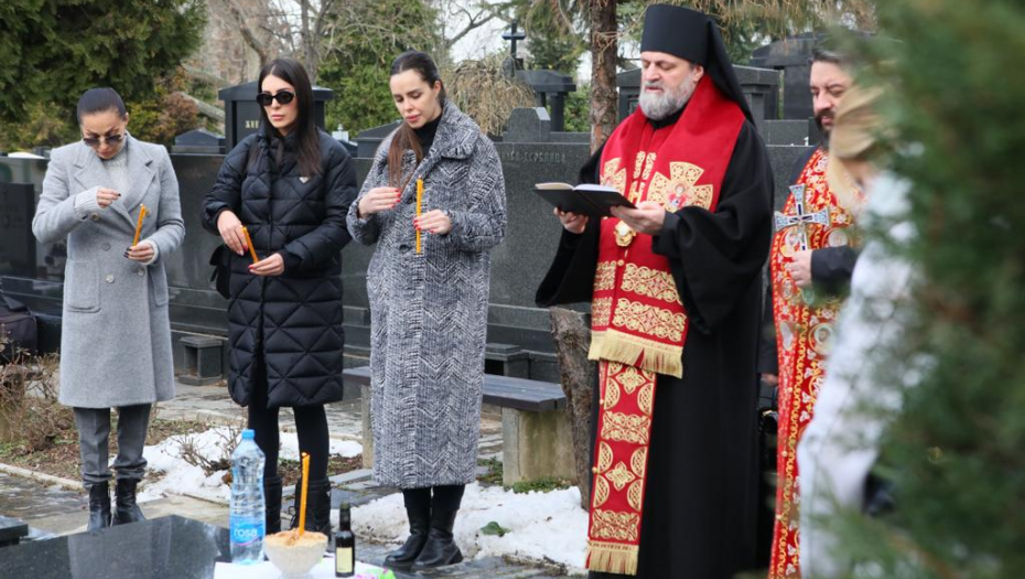 ANASTASIJA U STAJLINGU OD PREKO POLA MILIONA Sva u crnom i bez šminke na pomenu svog oca, samo torba košta papreno