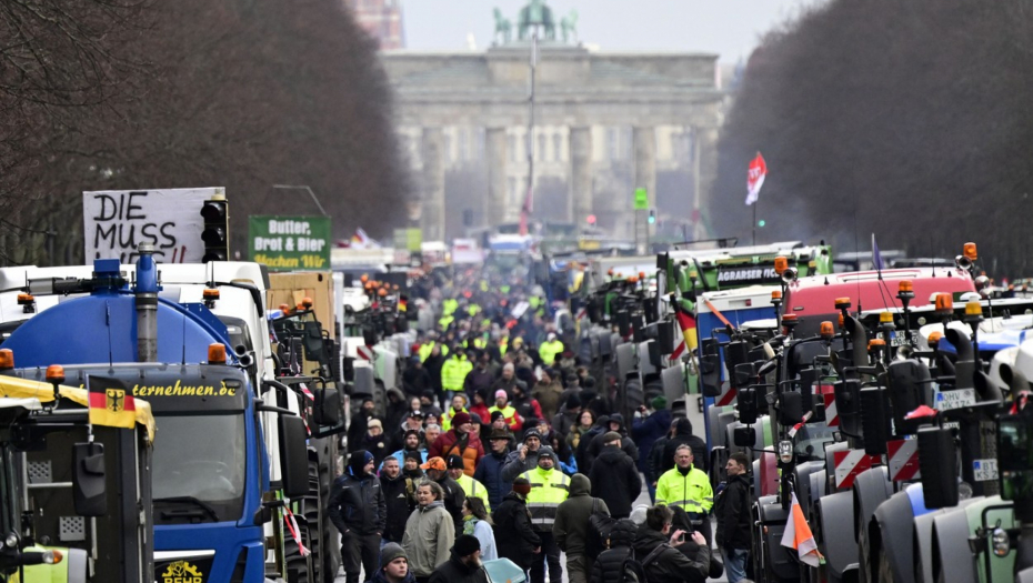 OPŠTI HAOS NA MASOVNOM PROTESTU U NEMAČKOJ Hitno reagovala policija, morali su da ih hapse!