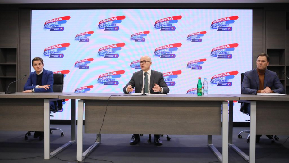 TAČNO U 17 ČASOVA! Danas sednica Predsedništva SNS - posle toga izjave za medije!