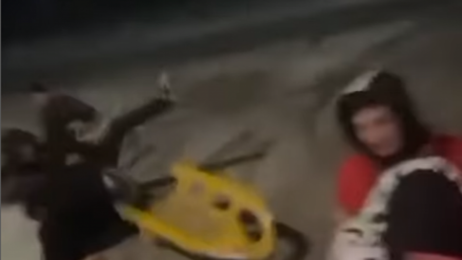 NOVI ZIMSKI TREND NA MREŽAMA, SVI SE SMEJU, ALI BI OVO MOGLO DA BUDE I OPASNO Svi su završili na kolovozu, ali i dalje luduju, gledajte ovaj haos (FOTO)