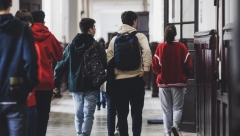 PRAVILI PORNOGRAFIJU OD FOTOGRAFIJA NASTAVNICA I DRUGARICA Roditelji slučajno razotkrili opasan lanac tinejdžera SKIDALI SLIKE SA MREŽA