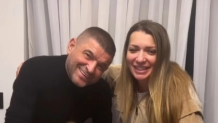 SLAVLJE U DOMU BAJE MALOG KNINDŽE Pevač zapevao Džejev hit, a razlog je divan