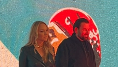 BIVŠI MUŽ JELENE KARLEUŠE U JAVNOSTI SA SUPRUGOM Bojana Karića dugo nismo videli, a sada se pojavio na premijeri filma o Džeju