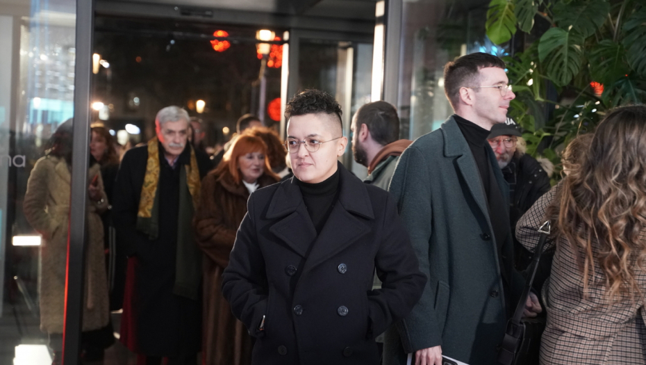 PRVO POJAVLJIVANJE MARIJE ŠERIFOVIĆ NAKON DOLASKA PRINOVE Pevačica na premijeri filma o Džeju: Promenila sam pelene i došla