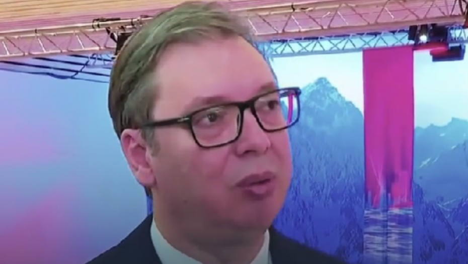 MEDIJSKI TEROR NAD VUČIĆEM Lažu godinama, ne daju mu da odgovori na laži, pa i o tome lažu! (FOTO/VIDEO)