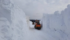 PUTARI IMAJU PUNE RUKE POSLA Planina promeni ćud za pet minuta, zavejana Golija