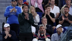 SVI SU GLEDALI U NJU Ko je misteriozna plavuša iz Đokovićevog boksa? (FOTO)