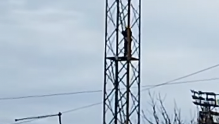 SKINULI GA VATROGASCI Pančevac se posvađao sa ženom, pa pobegao od nje na vrh tornja