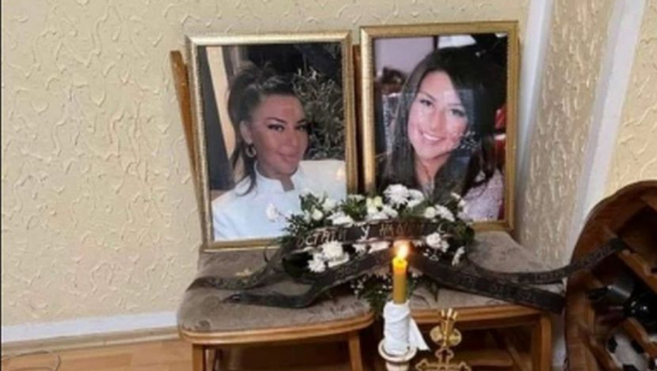 OTAC I MAJKA JEDVA STOJE NA NOGAMA Bolne scene na sahrani poginule pevačice