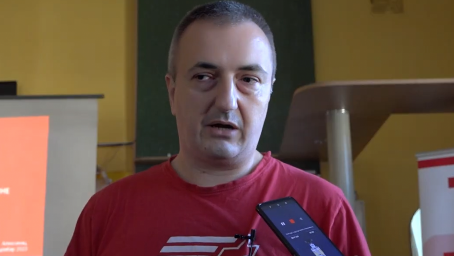 IMALI SU MUČNINU, PECKANJE JEZIKA I GRLA Načelnik Hitne kaže da je nakon trovanja pomoć iz fabrike "Magna" tražilo 102 radnika