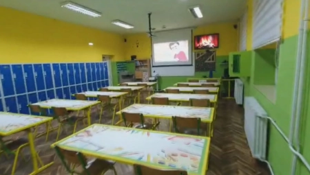 PROFESOR NA KOGA JE UČENIK BACIO KLUPU IMA OTVORENU RANU Poznato stanje nastavnika muzičke kulture iz Prokuplja