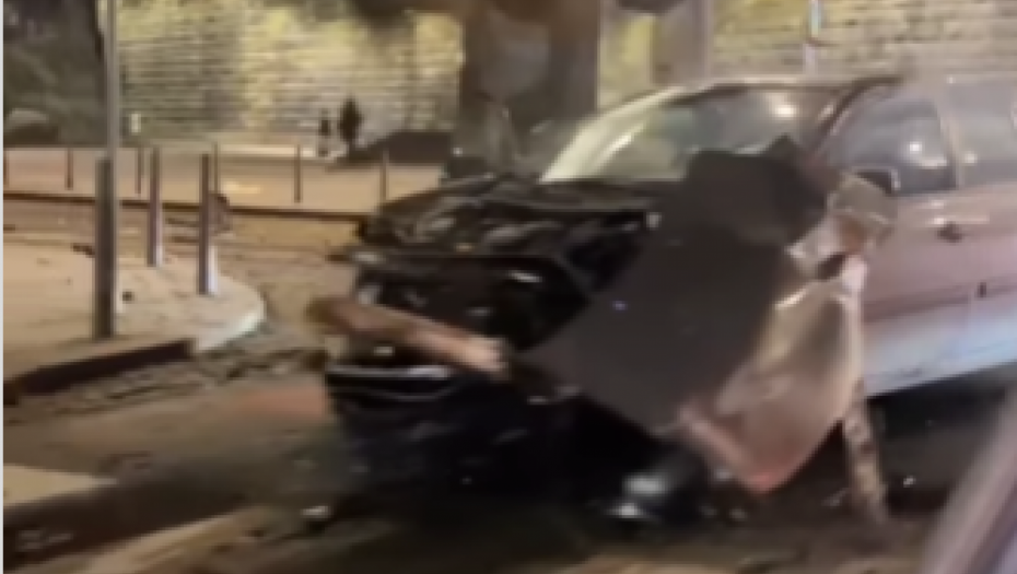 ŽESTOK SUDAR AUTOMOBILA I AUTOBUSA Nemila scena ispod Brankovog mosta (VIDEO)