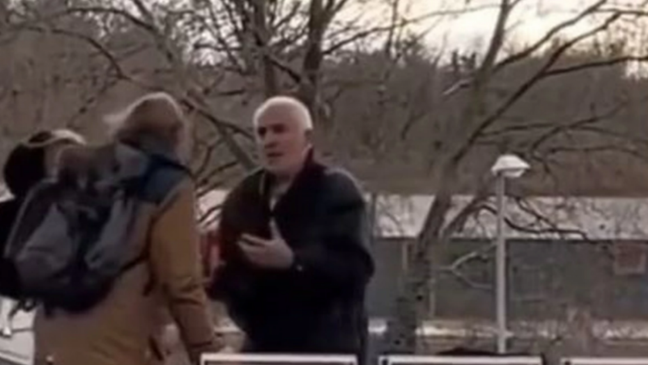 MARŠ TAMO! Deda iz Srbije se malo više opustio u Nemačkoj, kada su ga opomenuli, nastao je haos (VIDEO)