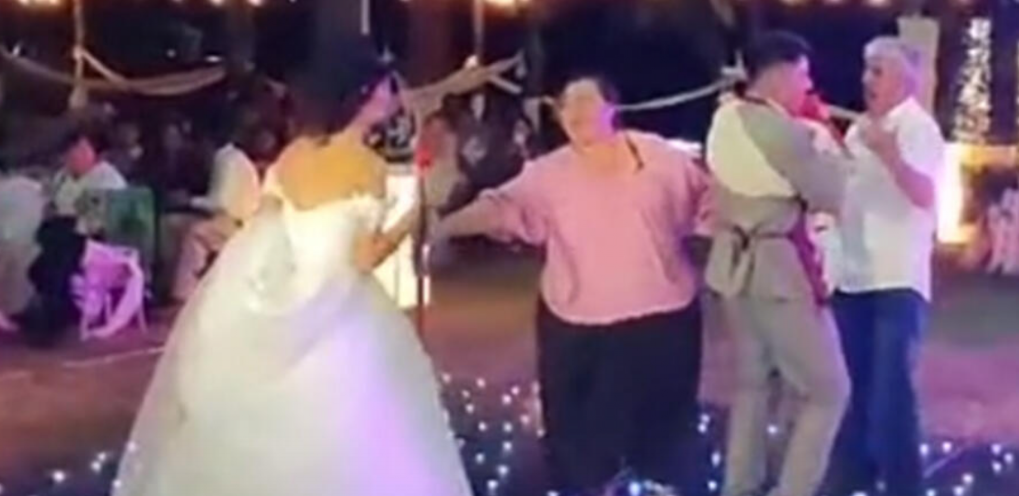 SVEKRVA NAPALA SNAJU TOKOM PLESA Isplivao snimak sa svadbe, razlog sukoba bizaran (VIDEO)