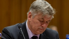 ALEK BOLDVIN PRIZNAO DA JE KONZUMIRAO NARKOTIKE! Novi skandal nakon što je optužen za ubistvo na setu filma!