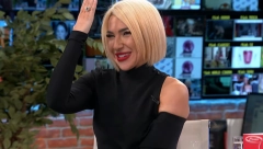 JOVANA JEREMIĆ PREKRSTILA NOGE, A ŠLIC NIKAD VEĆI Haos u Jutarnjem programu, svi se pitaju da li voditeljka ispod nosi gaćice!