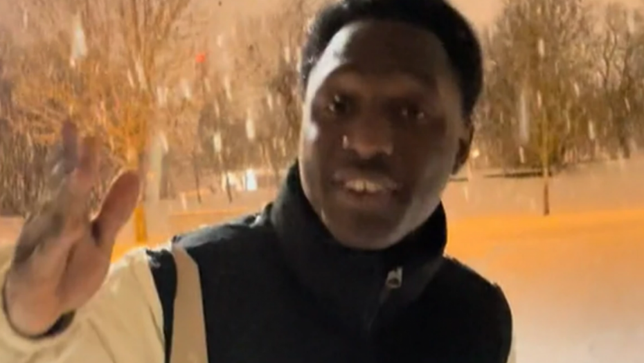 URNEBESNO Afrikanac došao u Švedsku na studije, kad je prvi put video sneg OBEZNANIO SE (VIDEO)