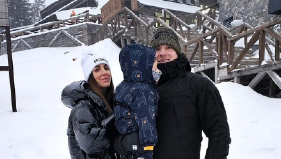 SLOBA I JELENA PRVI PUT SA NASLEDNIKOM NA ZIMOVANJU Radanović podelio fotografiju sa odmora, a njegove reči sve su raznežile